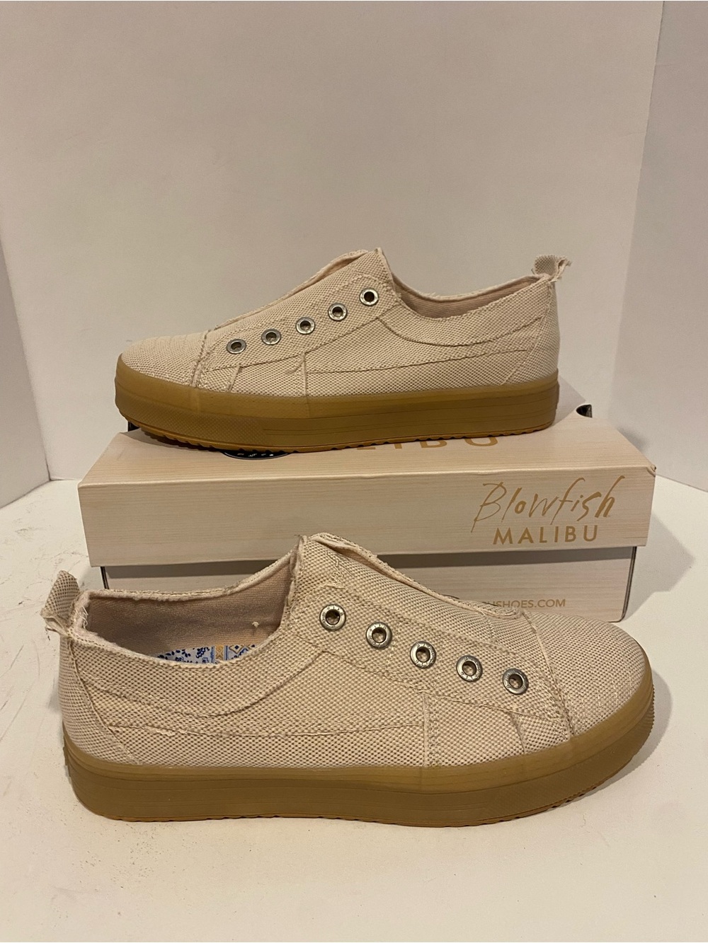 Blowfish Malibu Super Play Women's Cream Canvas Slip On Sneakers Size 10 J21111F